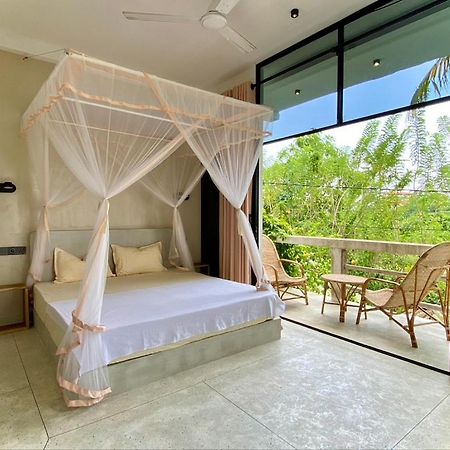 Lotus Surf House Hotel Midigama East Ngoại thất bức ảnh