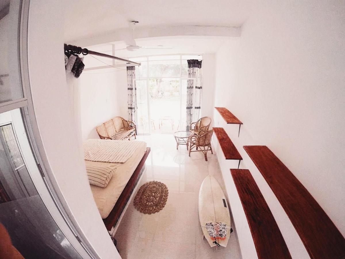 Lotus Surf House Hotel Midigama East Phòng bức ảnh