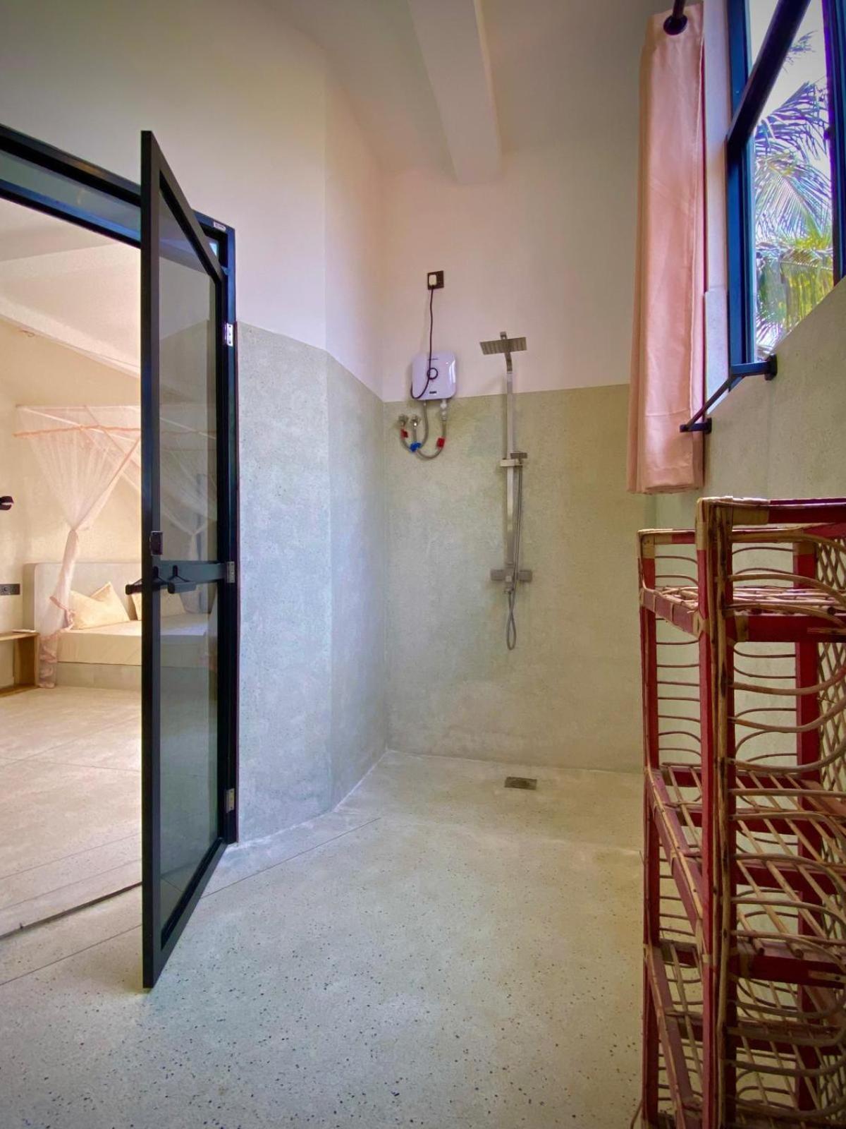 Lotus Surf House Hotel Midigama East Ngoại thất bức ảnh