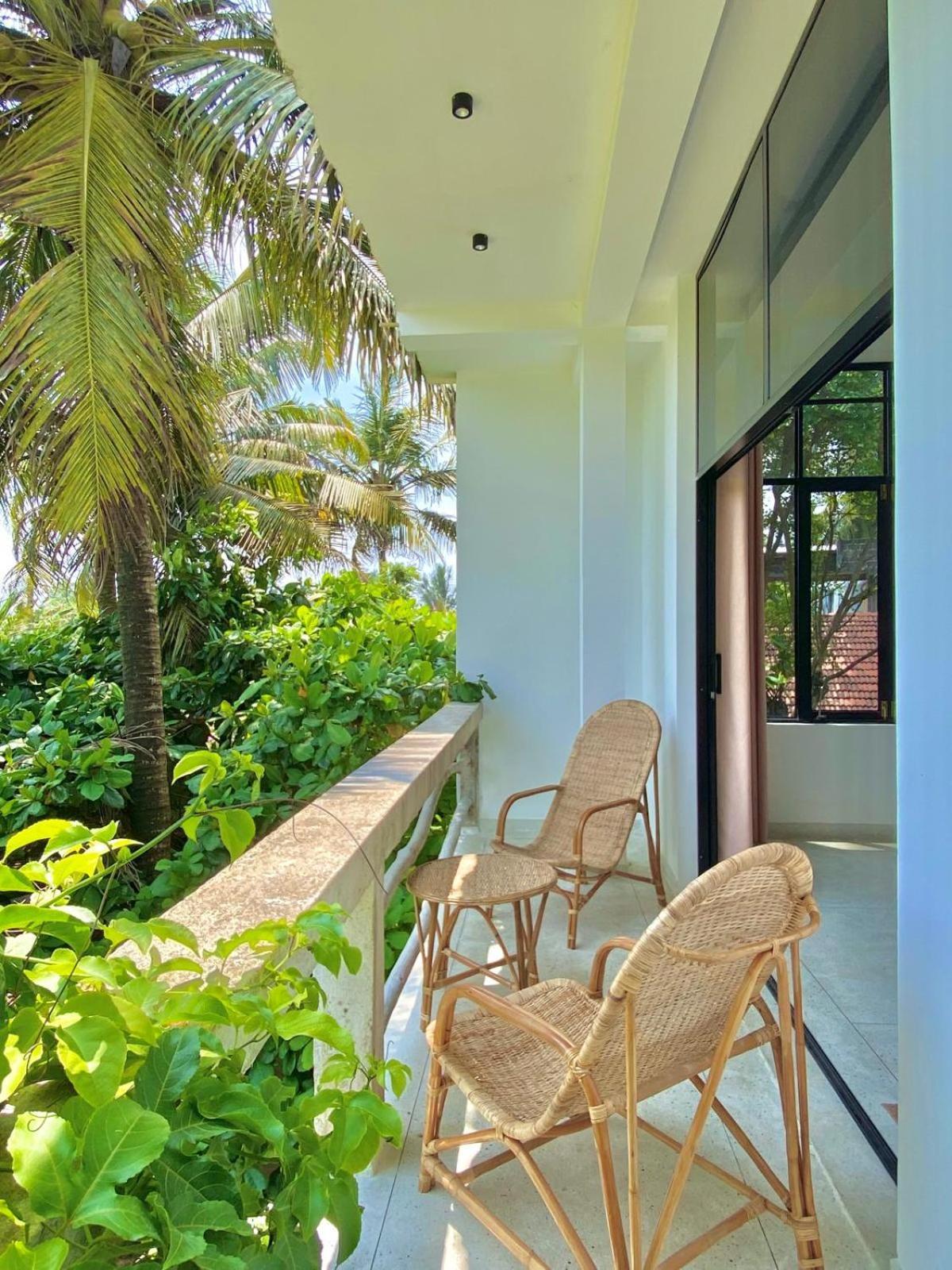 Lotus Surf House Hotel Midigama East Ngoại thất bức ảnh