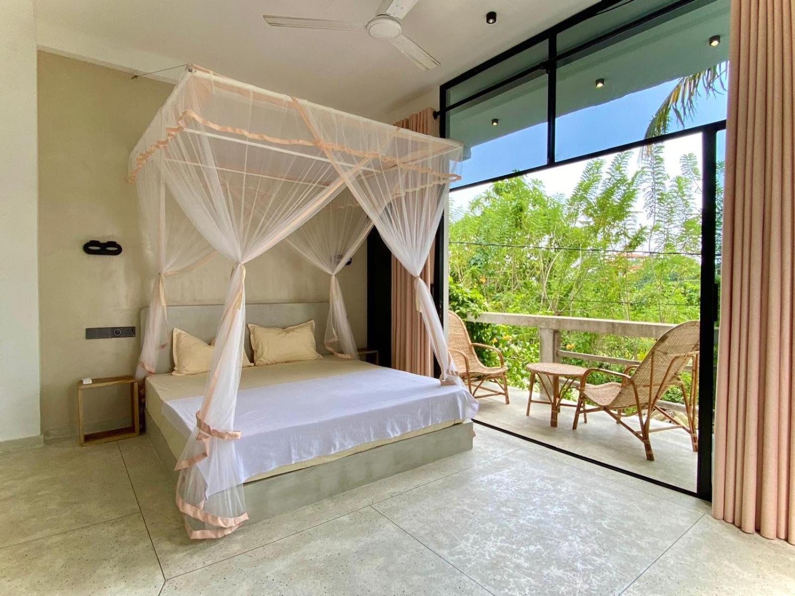 Lotus Surf House Hotel Midigama East Ngoại thất bức ảnh