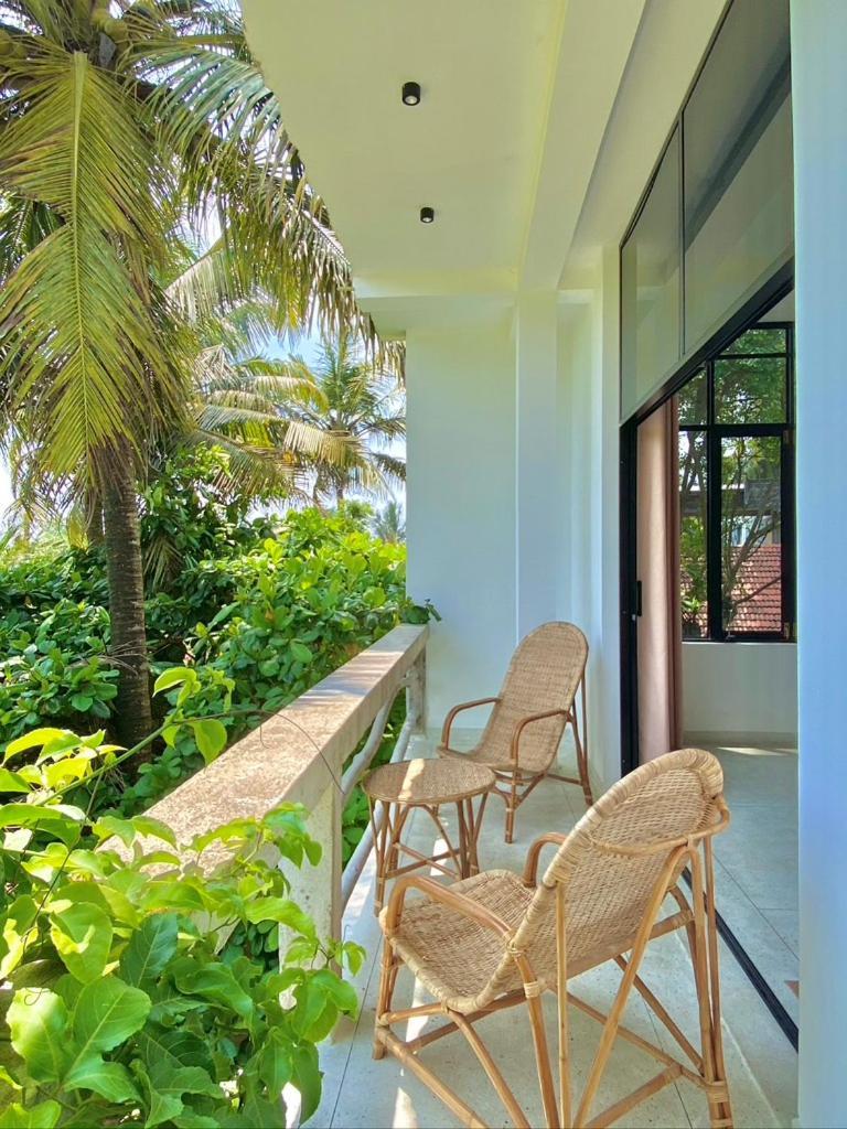 Lotus Surf House Hotel Midigama East Ngoại thất bức ảnh
