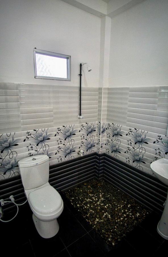 Lotus Surf House Hotel Midigama East Ngoại thất bức ảnh
