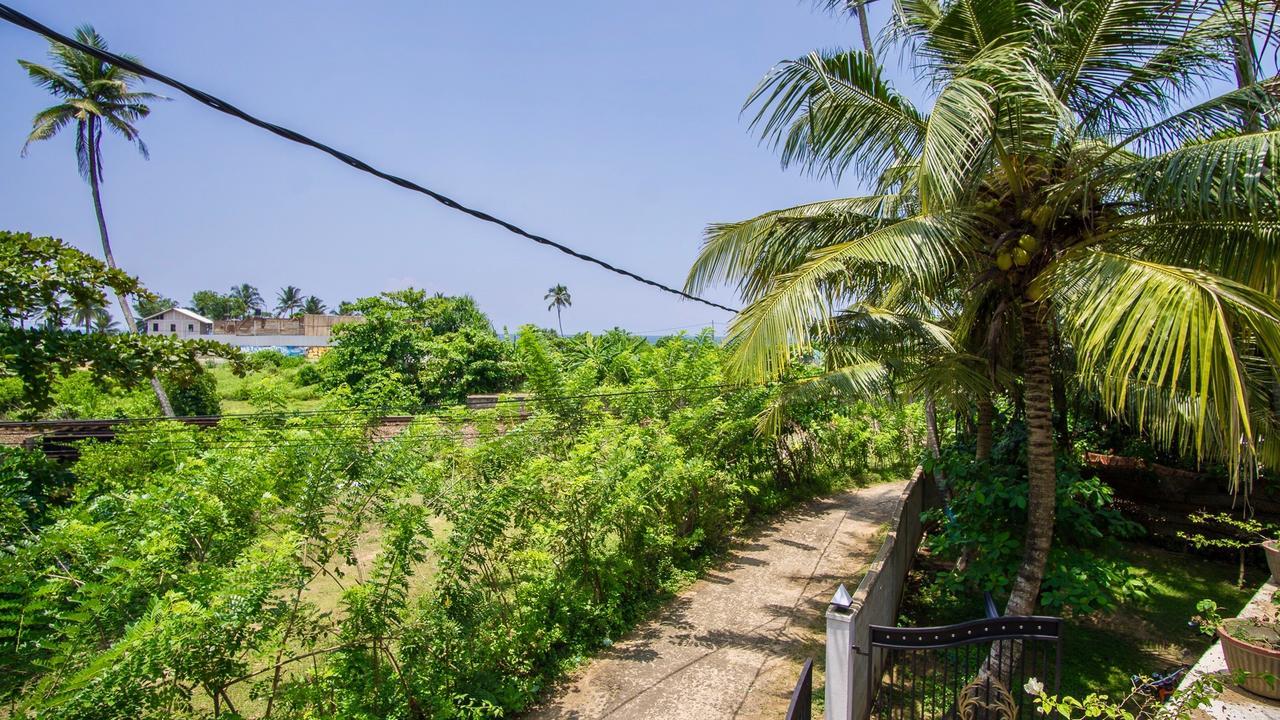 Lotus Surf House Hotel Midigama East Ngoại thất bức ảnh